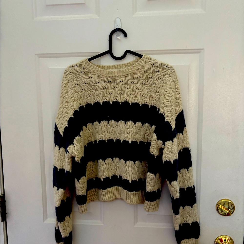 Tillys  sz. xs Cream and grey striped sweater crop